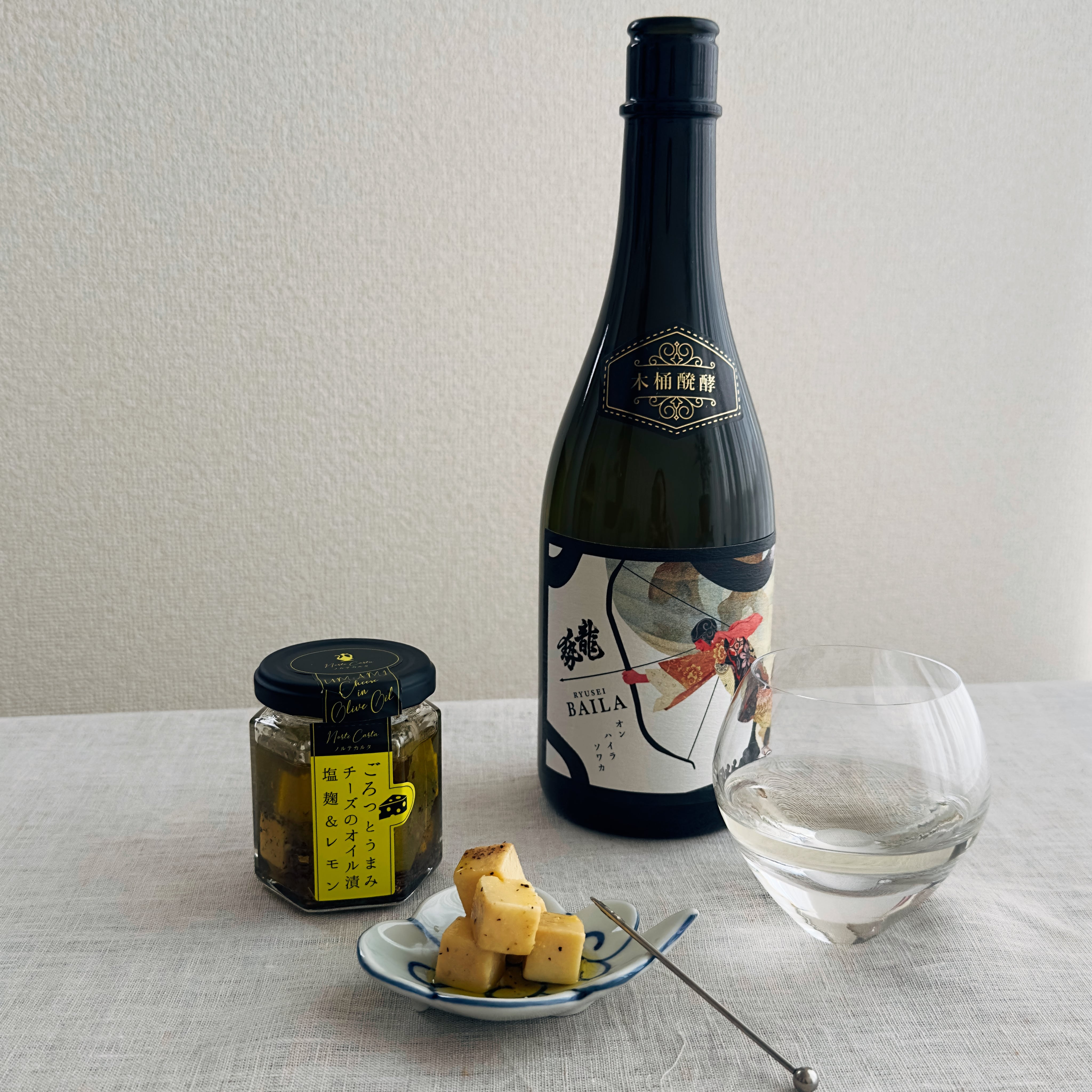 いぶりがっことチーズのオイル漬けと日本酒